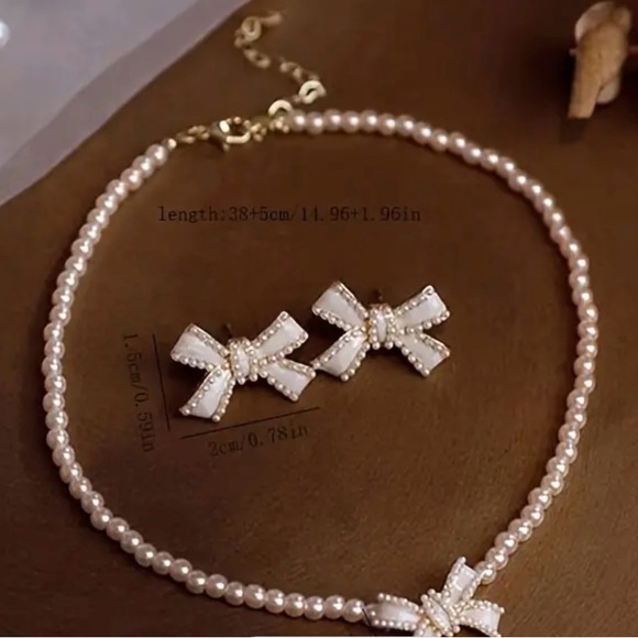 Elegant Pearl Bow Necklace and Earring Set - Picture 2 of 4